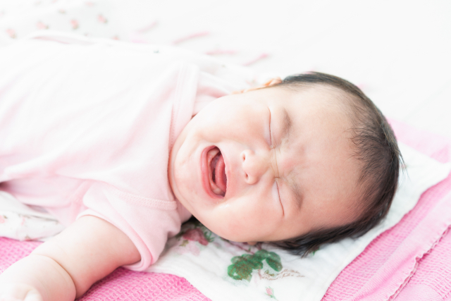腸重積症の説明ページに使用する赤ちゃんのイメージ写真2